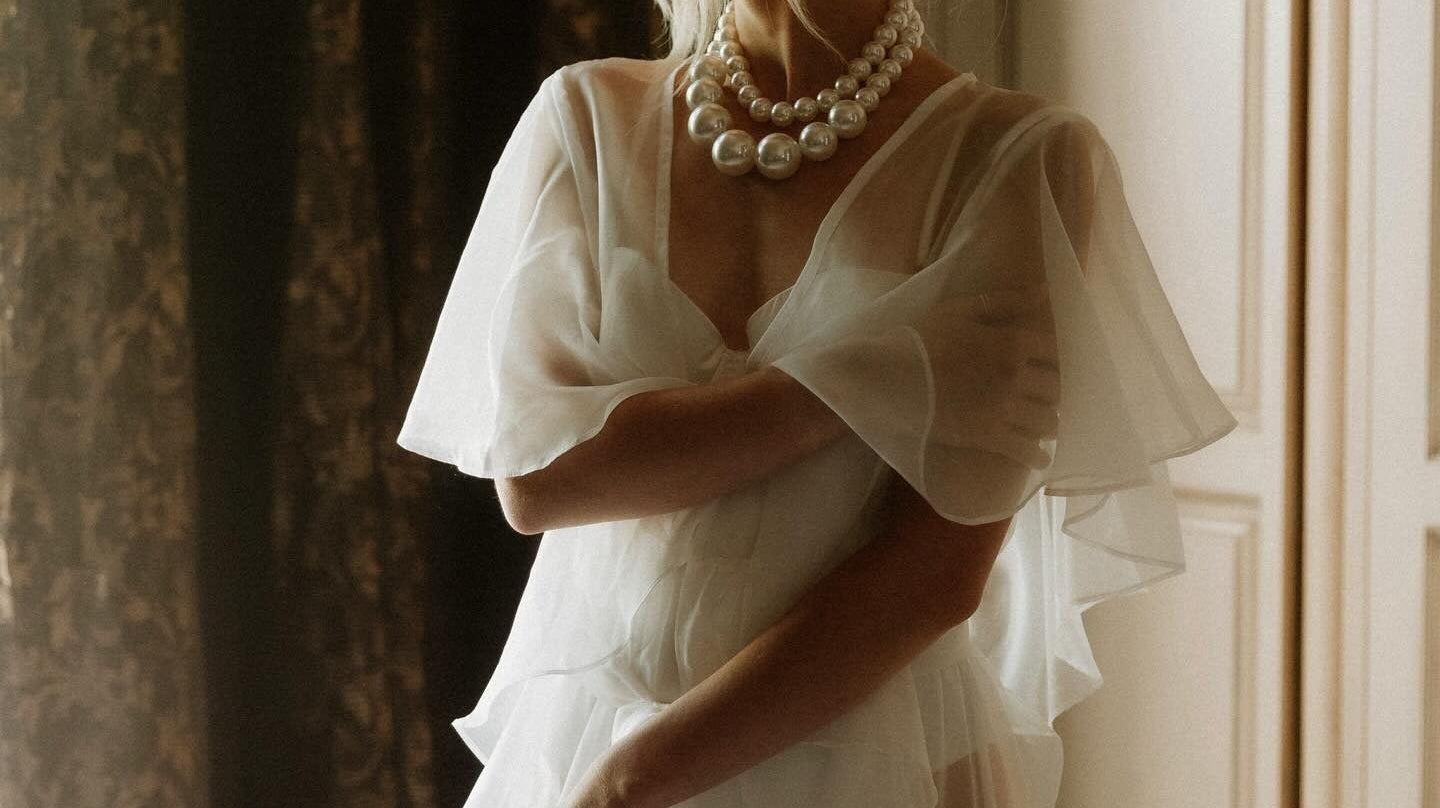 The Best Bridal Sleepwear & Robes for Pre-Wedding Photos and Honeymoons — Loved by Brides & Influencers Worldwide