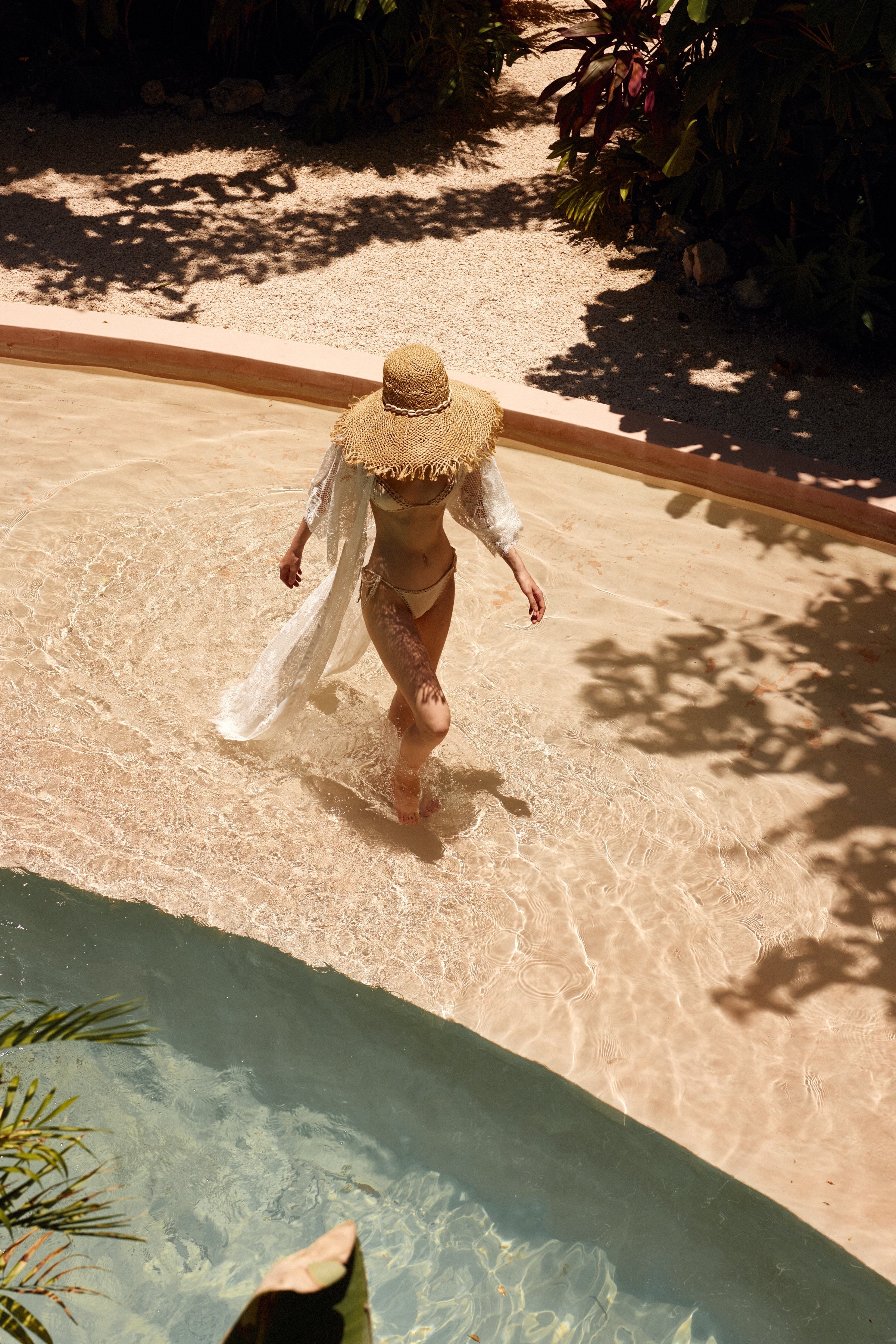 The Art of the Perfect Over-Swim Robe: Effortless Elegance by the Water