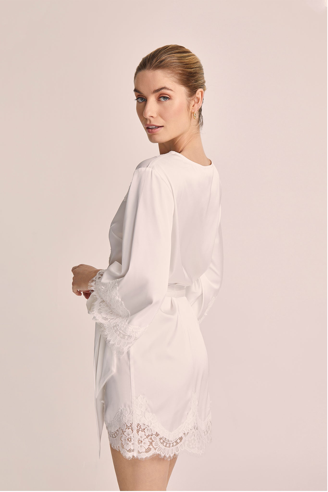Sian Mini Robe White | Homebodii